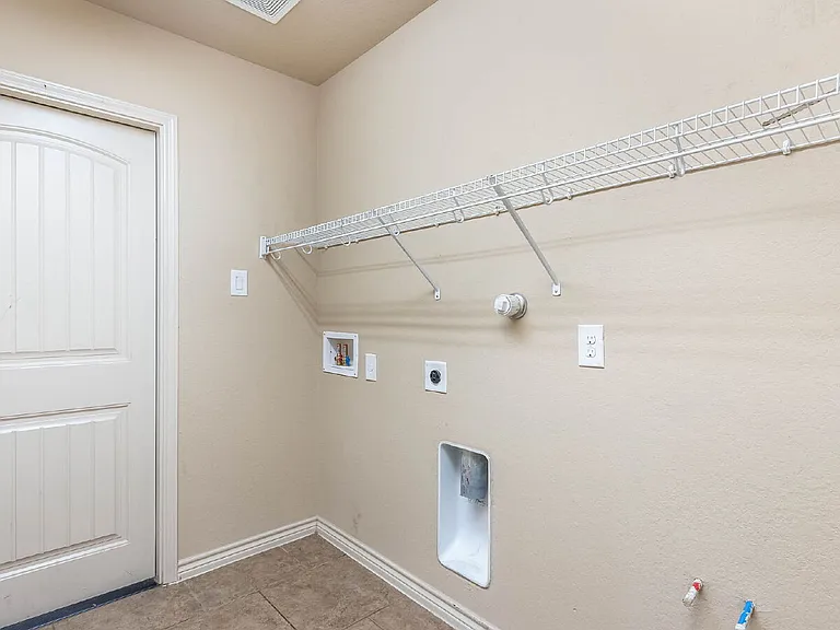 15606 Fox Ln — Photo 16