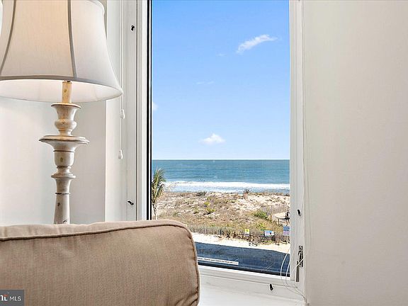 4th image of 9 37th St Unit 301