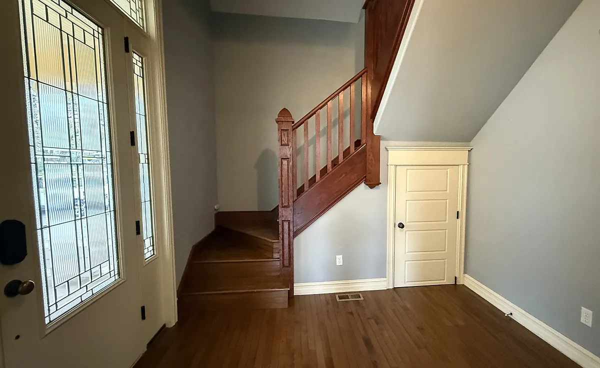 Large formal entry with understairs storage - 215 W Downing St