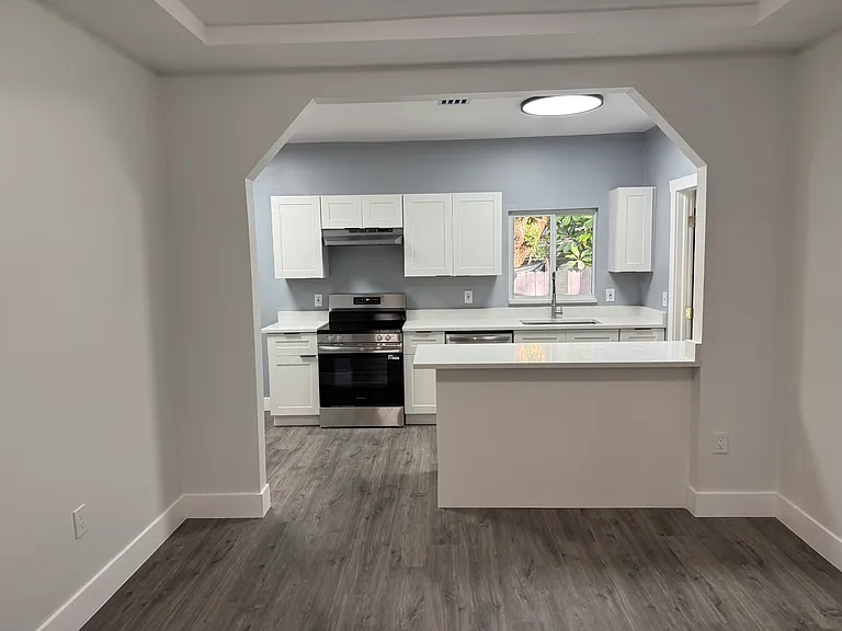 12980 NE 10th Ave — Photo 17