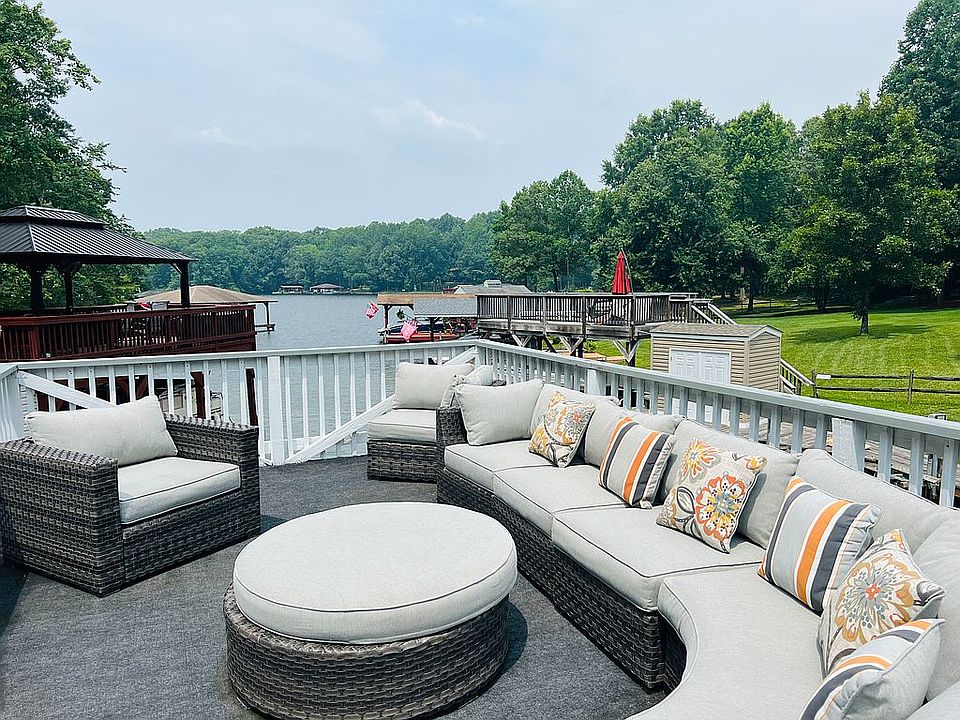 2nd image of 3322 Riverbend Ct