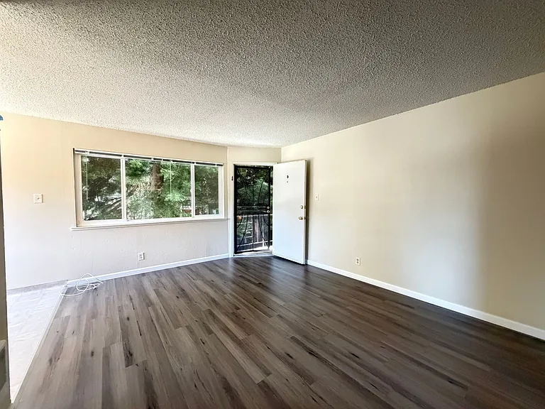 2211 San Antonio Ave — Photo 16