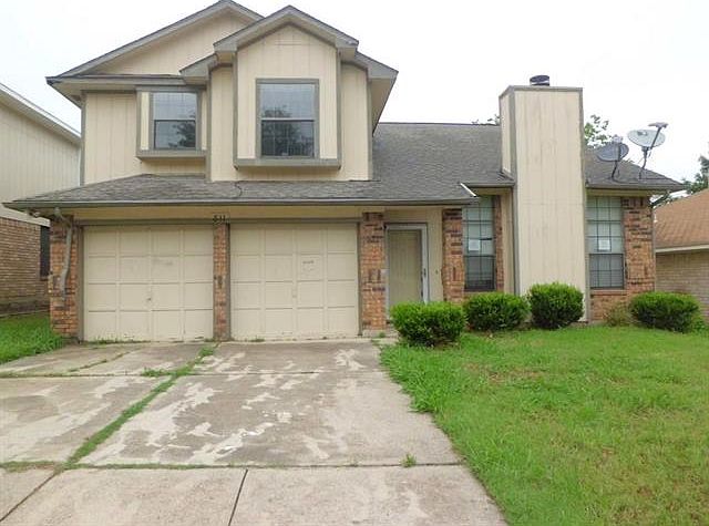 1st image of 811 Wyndham Pl