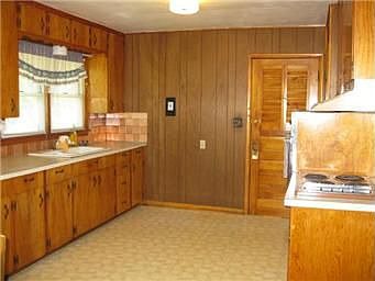 4th image of 4921 Wood Ave