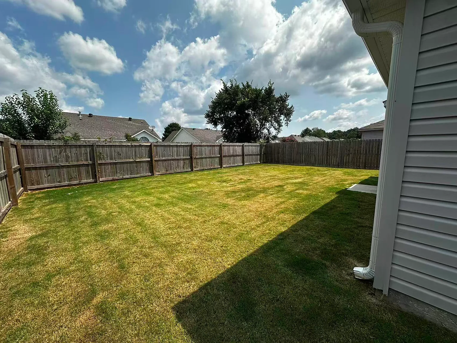 3 bed, 1012 sqft, $1,450 — Photo 1