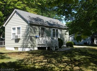 903 N James St, Ludington, MI 49431