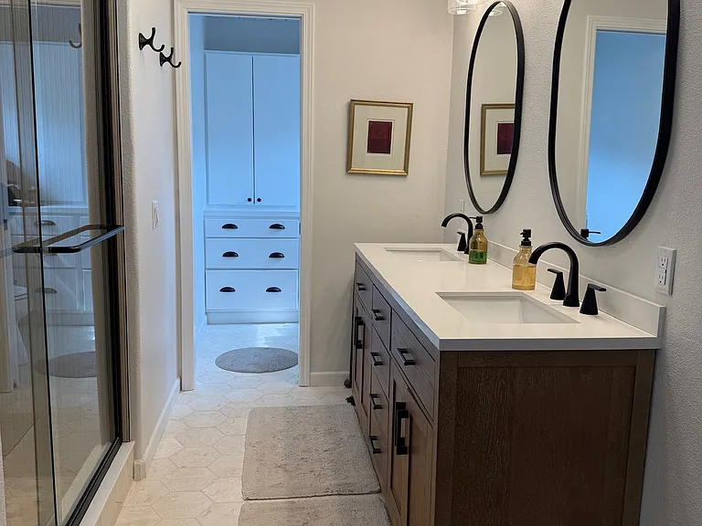 primary en-suite bathroom