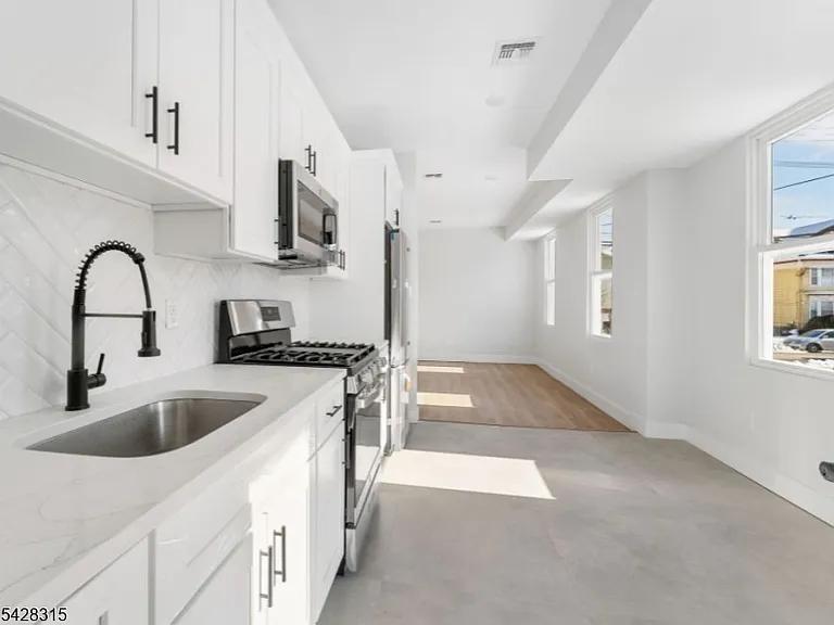 977 Sanford Ave #1 — Photo 7