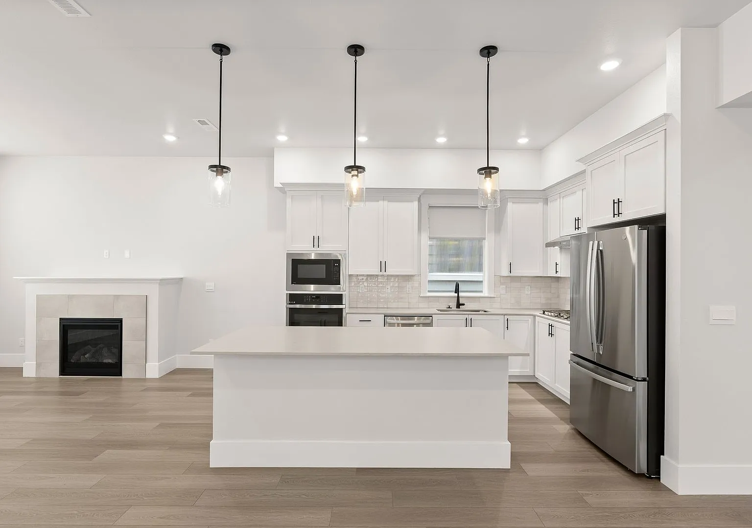 Welcome to Modern Living in this beautifully designed 4-bedroom, 2.5 bath home! — Photo 4