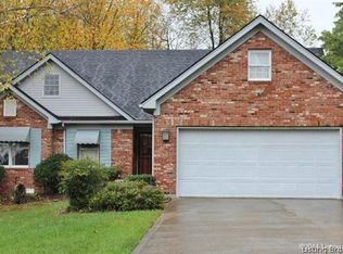 3102 Fairway Ct, Floyds Knobs, IN 47119