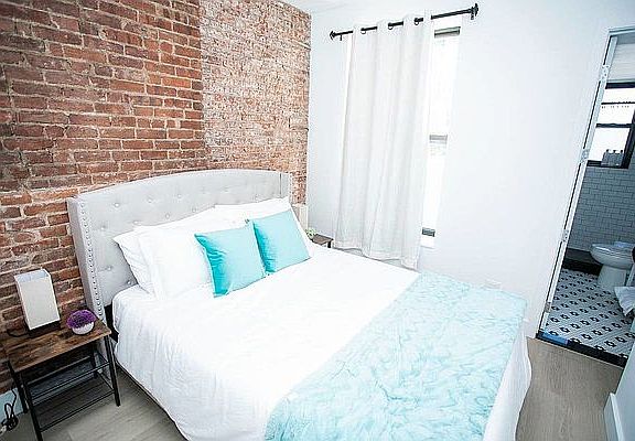 5th image of 46-32 Vernon Blvd #3B