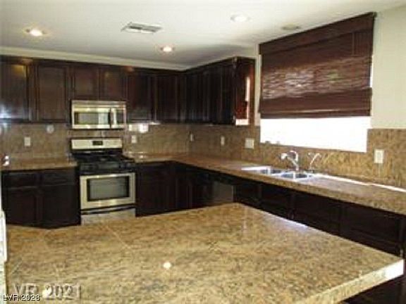 5th image of 2381 Lilac Cove St #0