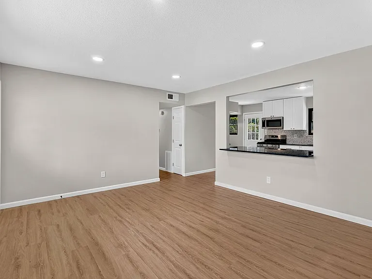 207 Allen Dr — Photo 1