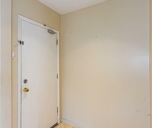 5th image of 136 Elmwood Ave E