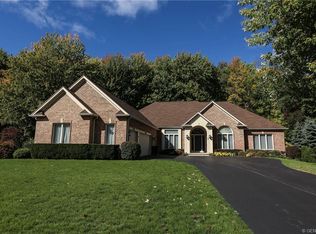 37 Sunleaf Dr, Penfield, NY 14526