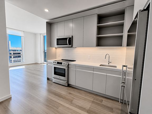 4th image of 29-17 40th Ave #906