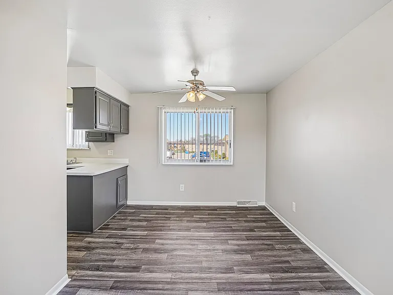 Rivercrest Apartments — Photo 76