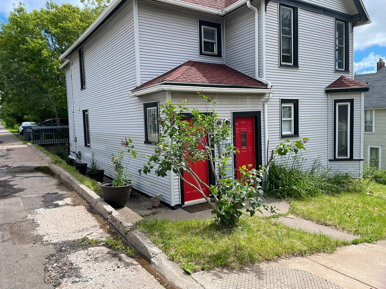 414 N 1st Ave E — Photo 1