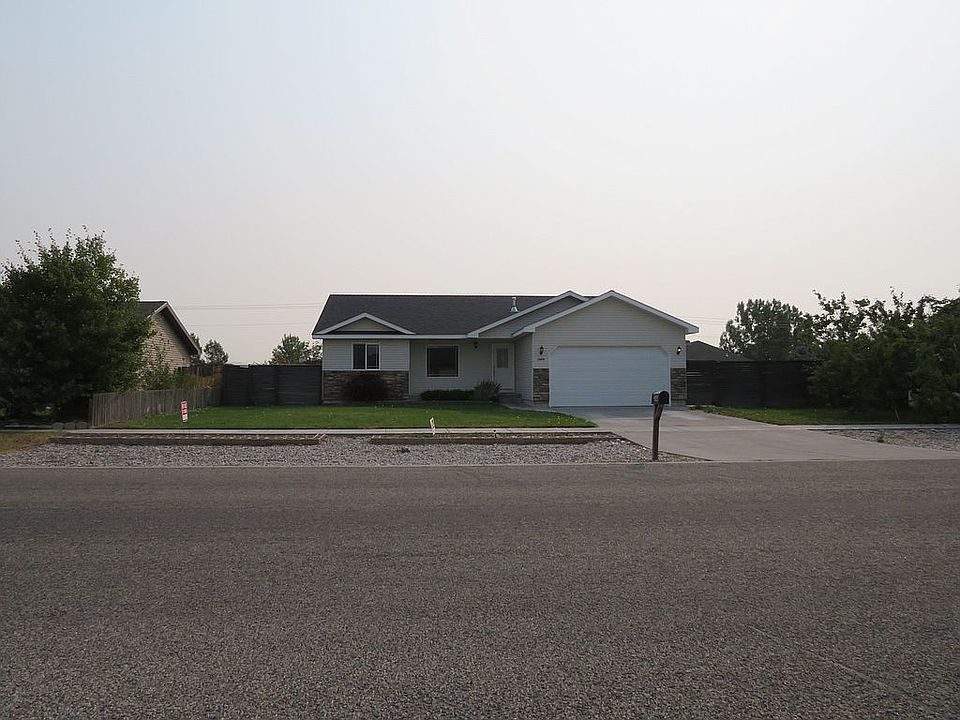 1st image of 1444 N Richland Dr
