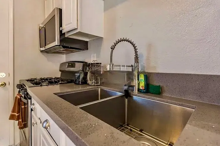 4834 Castle Ave #4 — Photo 4
