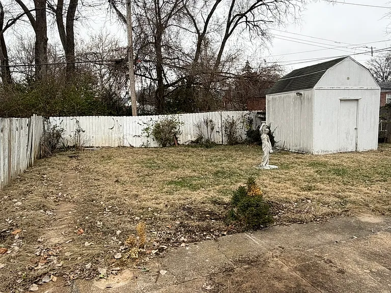 1114 Mona Dr — Photo 12