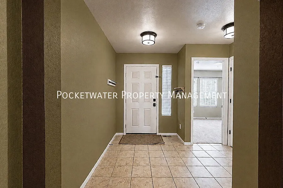 Spacious 5-Bedroom Retreat with 3 Baths — Photo 3