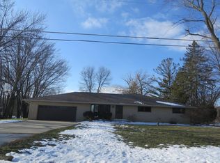 W145N7275 Northwood Dr, Menomonee Falls, WI 53051