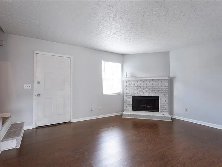 1441 Springleaf Cir SE — Photo 2