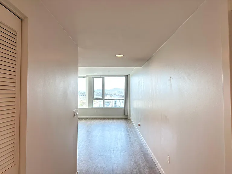 300 Berry St #806 — Photo 2