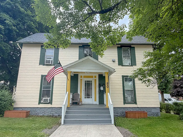 80 Main St #2E — Photo 1