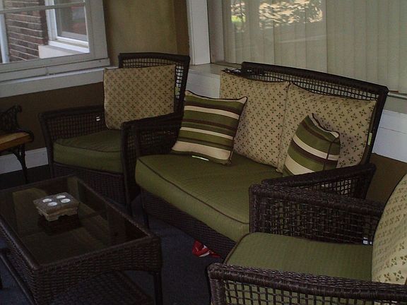 Front porch / 3 Seasons