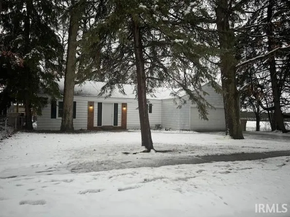 1038 Garden Ln, South Bend, IN 46619
