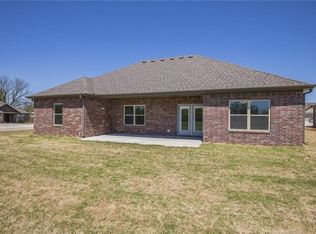 913 Hancock St, Prairie Grove, AR 72753