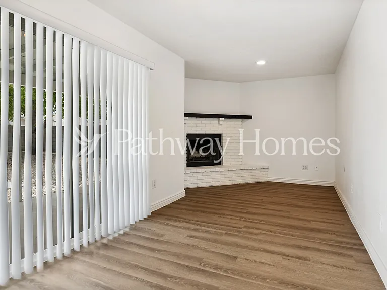 314 E Moore Ave — Photo 8