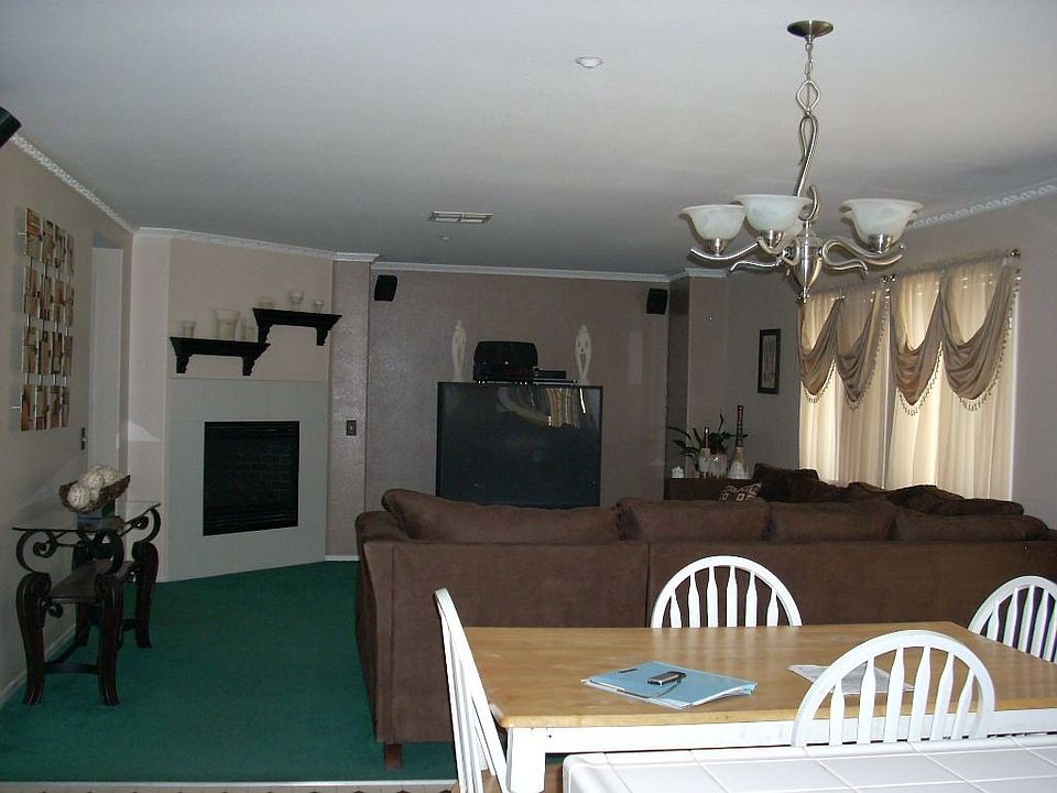 dinning area & familyrooom