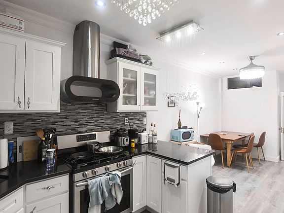 3rd image of 818 Manhattan Ave APT 2R