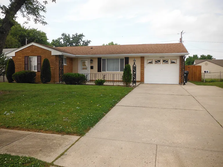 1624 Maumee Dr — Photo 2
