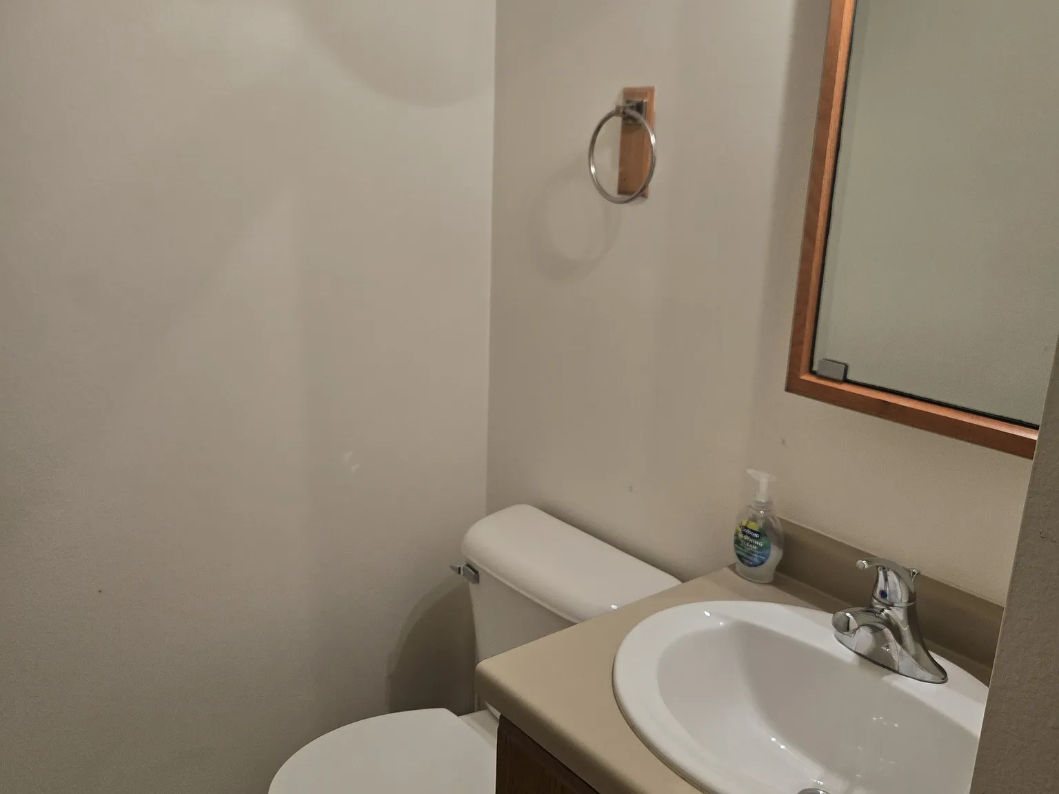 527 Franklin Street - B — Photo 3