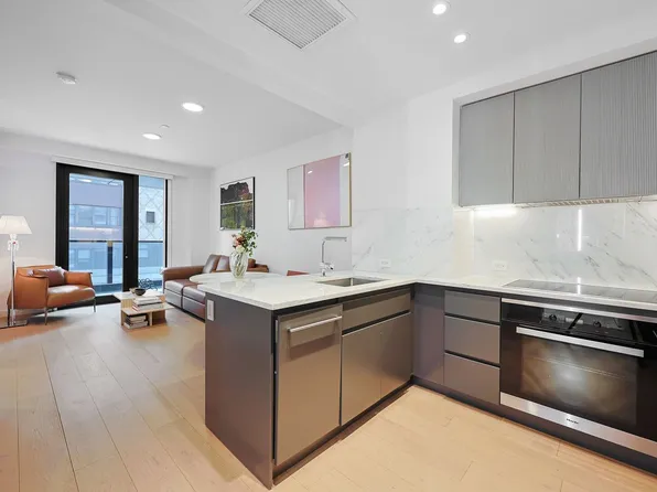 300 W 30th St APT 4D, New York, NY 10001