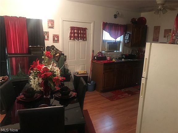 5th image of 666-670 Parkwood Dr