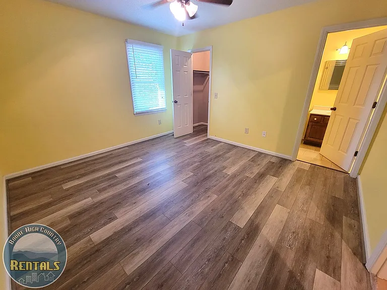 1254 Camelot Ct NE — Photo 11