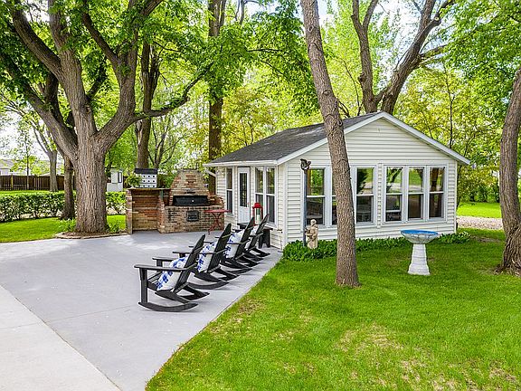 Detached all season room