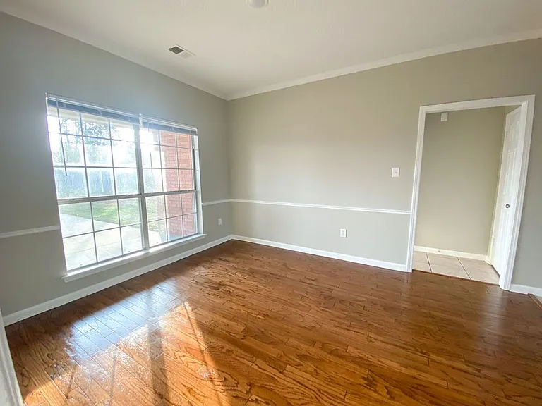 5561 Patsy Cir W — Photo 8