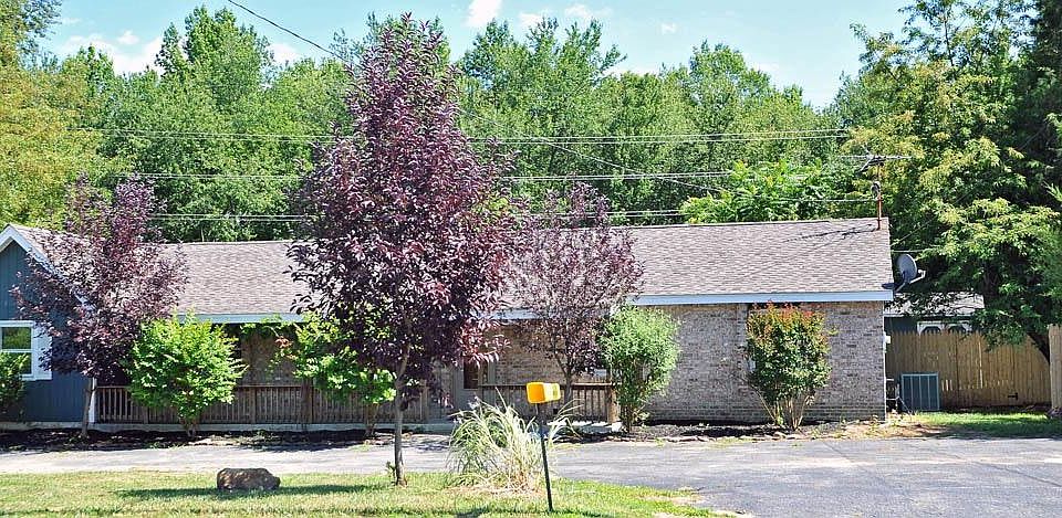 Ranch with Circular driveway