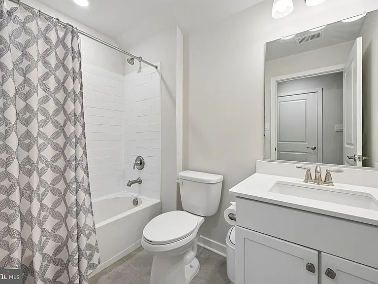 235 Congressional Ct — Photo 24