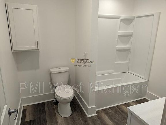 5th image of 822 Nagold St NW #1