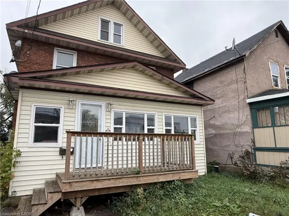 35 Albert St E, Sault Ste Marie, ON P6A 2H7