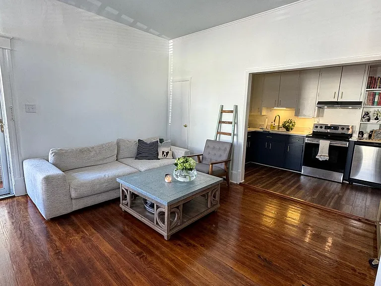 402 Cutler St — Photo 4