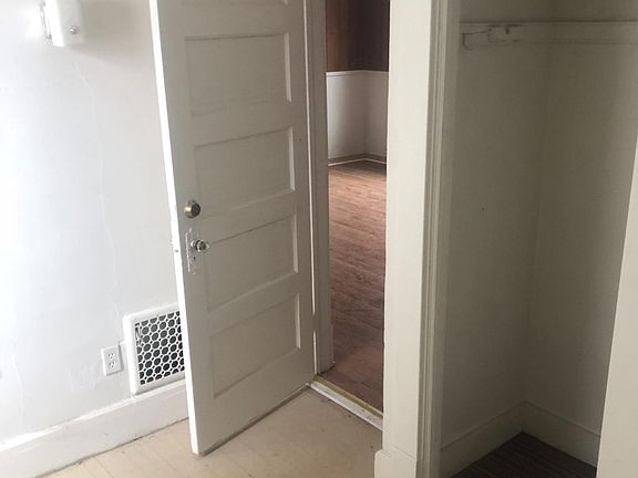 3rd image of 2560 Bailey Ave Uppr #