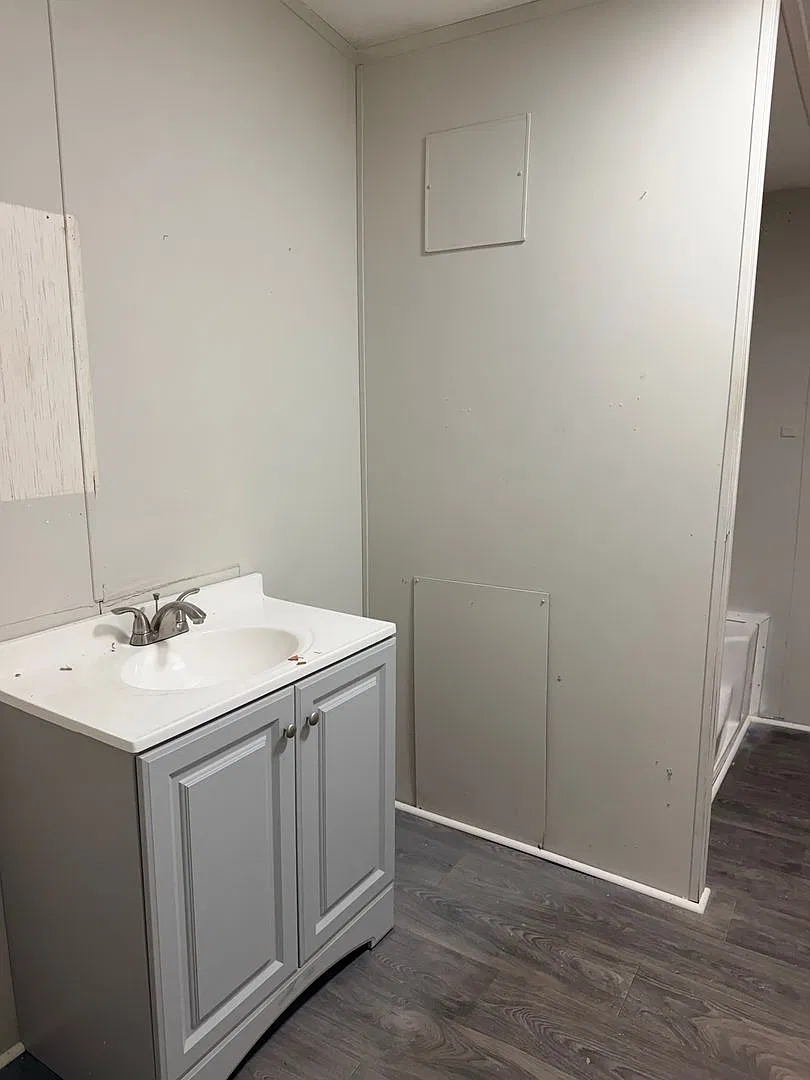 Three Bedroom Two Bath Home — Photo 4